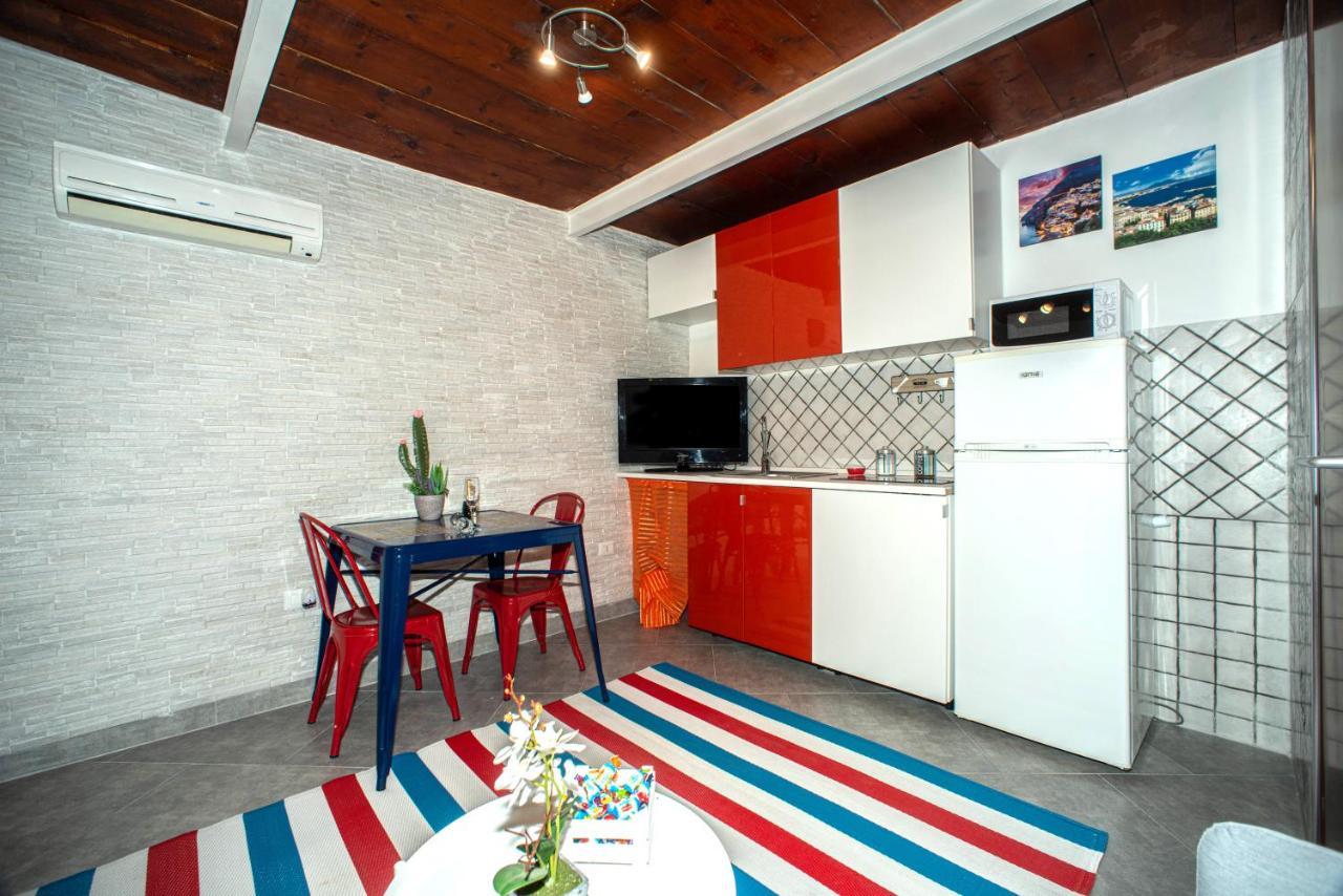 Bianca 7 * Naples